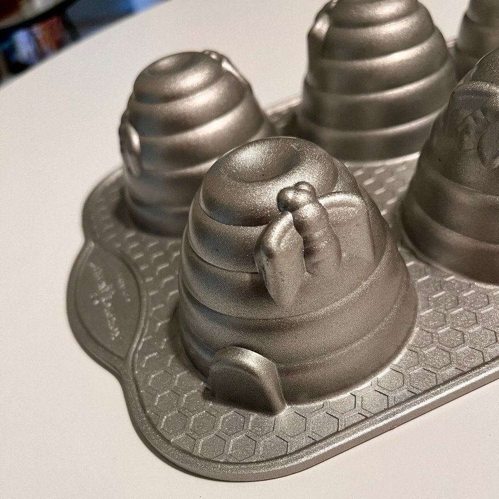 Beehive Cupcake Pan